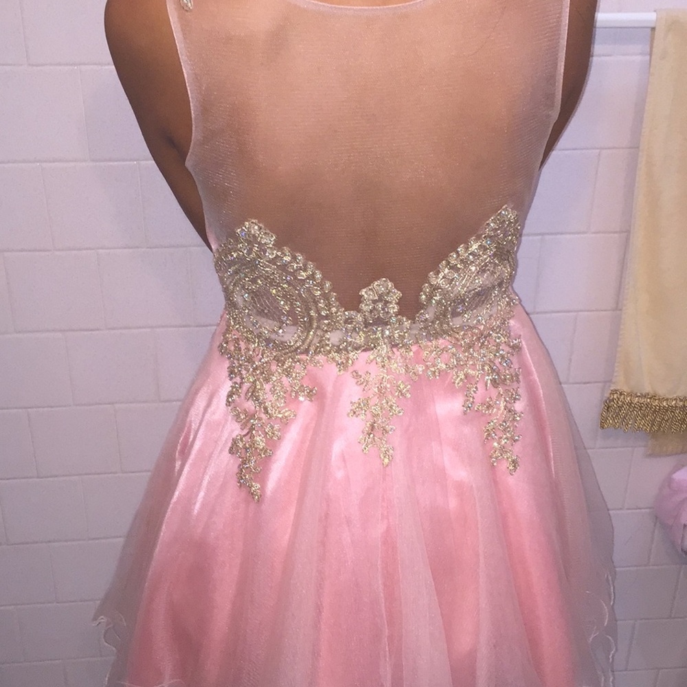 🌸🌷PROM DRESS - Picture 2 of 3